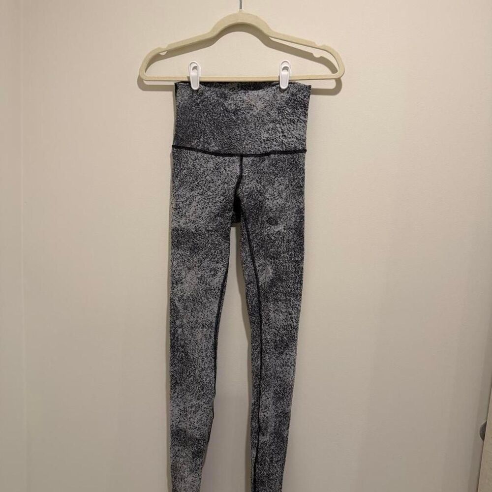Lululemon Women's Grey and Black Leggings